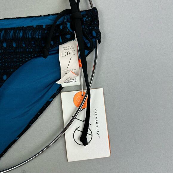 CA by Vitamin A Women’s Medium Micheala Crochet Reversible - Picture 3 of 7